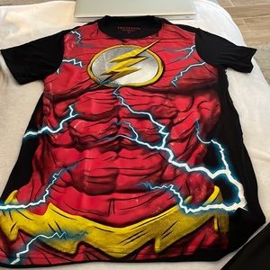 DC Comics t-shirt. Injustice Gods Among Us